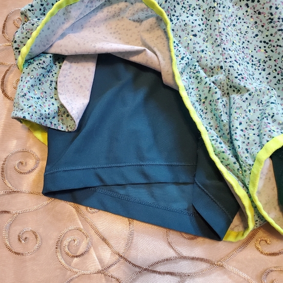 Nike DRI-FIT Running Shorts with extra coverage - Picture 2 of 7